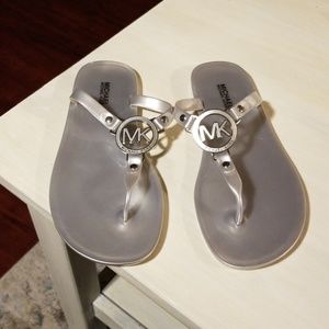 Michael Kors flip flops silver.size 6